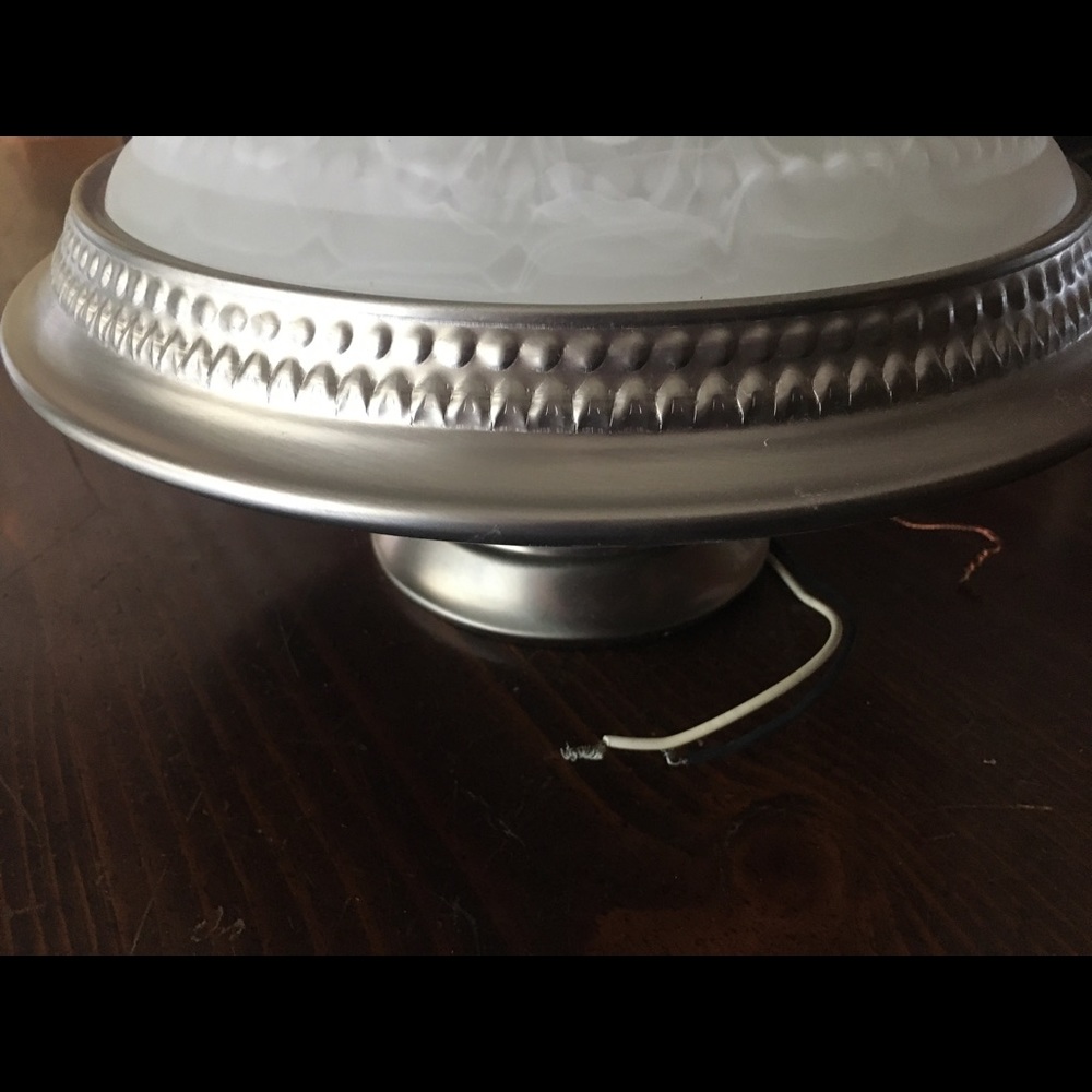 Light fixture - Picture 2 of 4